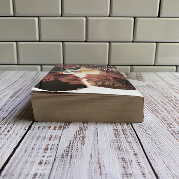 The Lucky One Nicholas Sparks Contemporary Romance Paperback - Picture 6 of 7